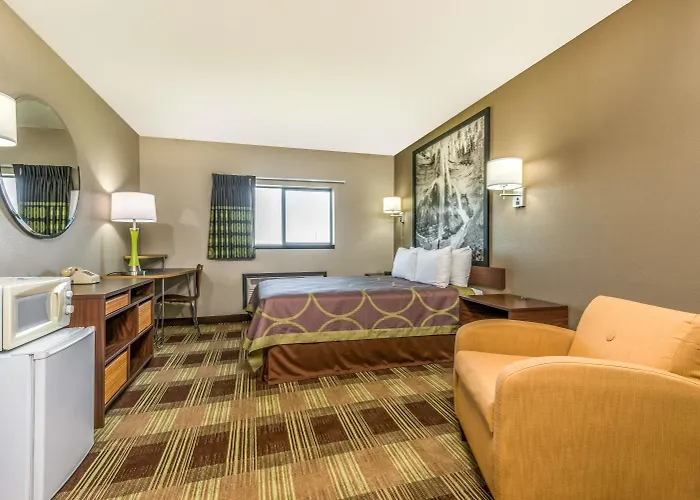 Super 8 By Wyndham Kimball